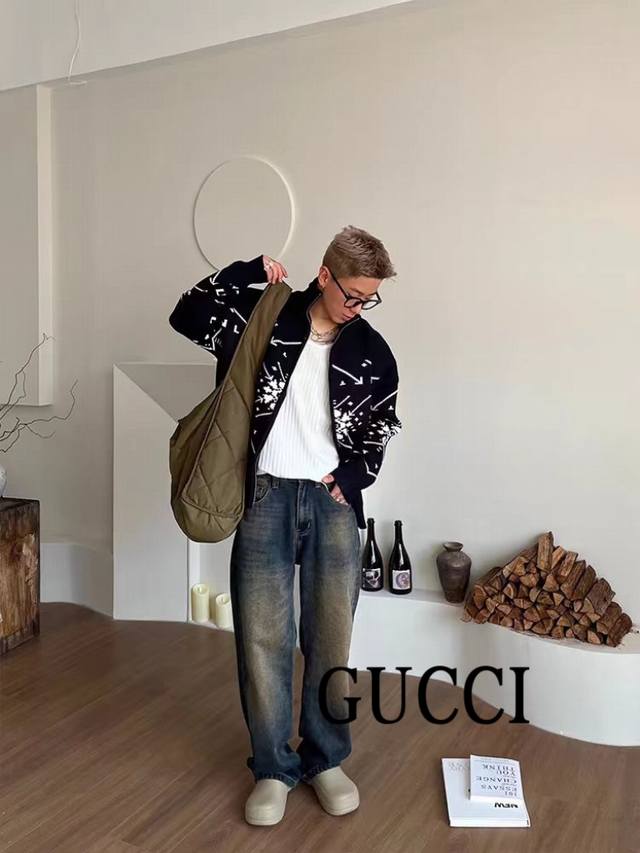 GUCCI 古驰小蜜蜂2024新款宽松版 高端定制 美式复古直筒水洗春季牛仔裤 上身舒适 全新品味与价值共享 爆款牛仔裤身穿着非常舒适 低调不失奢华 穿出去非常