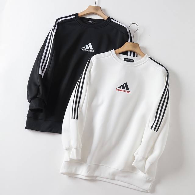 甄选款 Balenciaga巴黎世家 x adidas联名款 FW24侧边条纹圆领卫衣宽松版型男女同款 网红穿搭博主力推 -采用320克长绒棉华棉复合面料，敏感