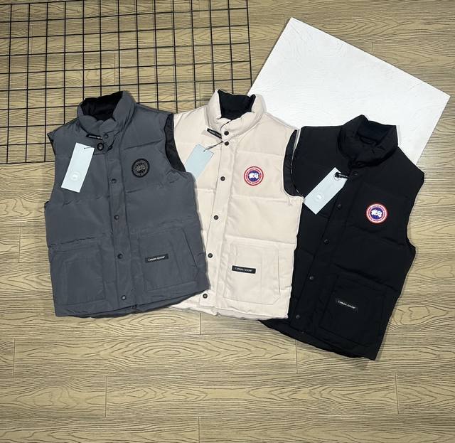 CANADA GOOSE 加拿大鹅羽绒马甲男女同款 加拿大鹅一直是被公认为最保暖的羽绒服 各种各路ins红人、网红、明星也时常穿他街拍 每年都有做Canada