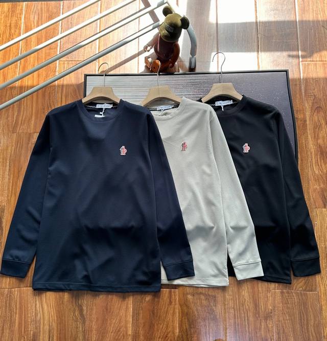 MONCLER 蒙口剪刀标男士 秋季长袖Polo，纯棉材质，男士日常通勤搭配，绝对的黑科技产品，休闲商务运动优选，蜂窝POLO衫、切割工艺，立体剪裁，版型很黑科