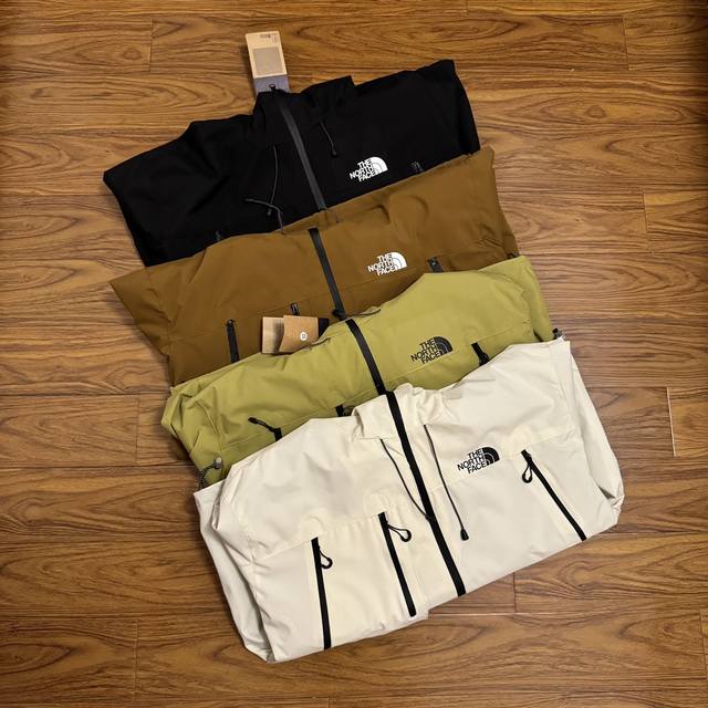 TheNorthFace北面战术通勤RETRO DENALI JACKET冲锋衣夹克 男女同款 情侣款 北面该系列以都市户外轻机能风回到了潮流的尖端，the n