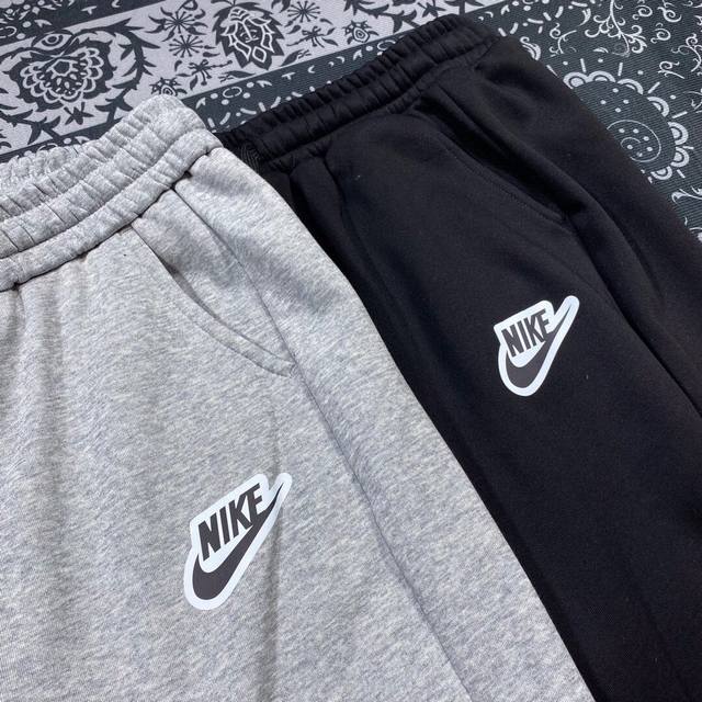 控 耐克Nike 日系复古限定款混色logo束脚毛圈卫裤 男女同款 情侣款 复古男女同款 情侣款 ins爆款 立体剪裁版型 适合各种身材 完美修饰腿型 纯棉面料