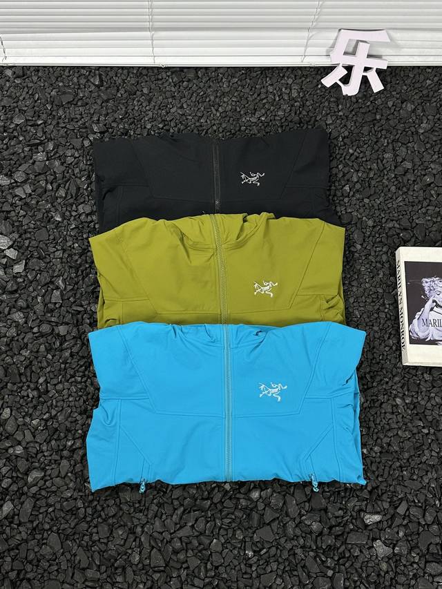 ARCTERYX 始祖鸟 24ss鸟家新款户外防风保暖夹克连帽外套 - 它是针对严酷的户外环境而设计旨在为运动爱好者提供终及的保护这款防风透气的连帽衣是追求灵活