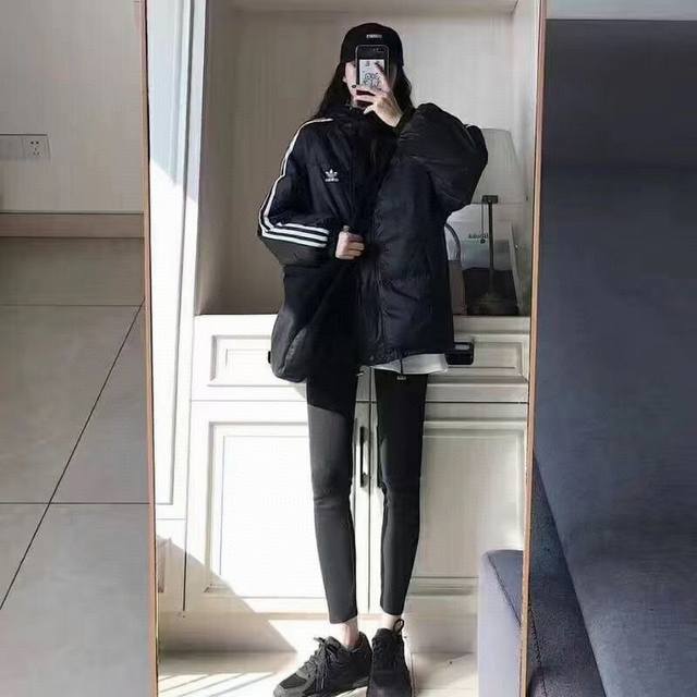 上新 上新 Adidas 阿迪达斯三叶草专柜经典款三条杠羽绒棉服面包服，三色可选，男女同款，专柜长青百搭款，情侣款面包服，经典百搭永不过时系列绝佳冬季穿搭必备单