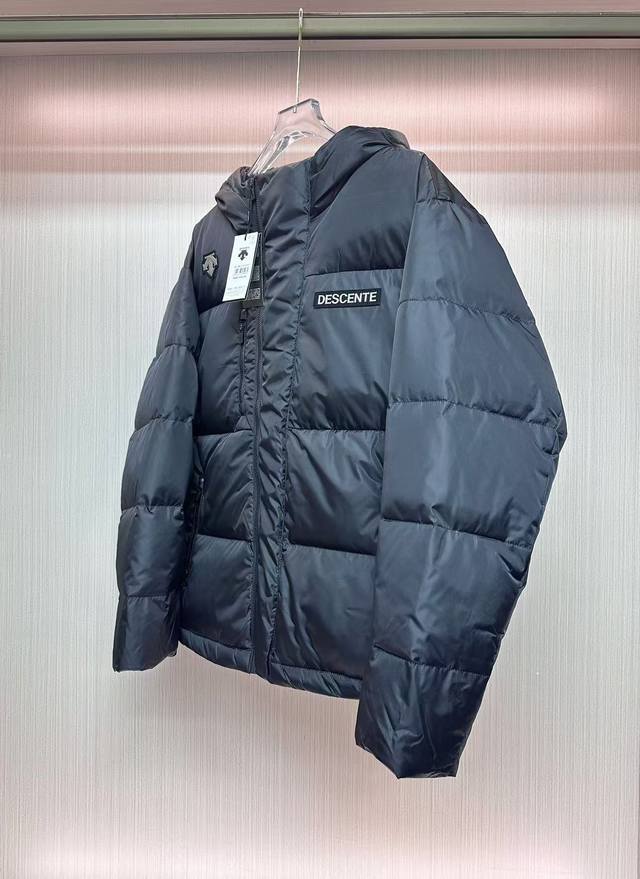 顶级品质 原版复刻 DESCENTE 迪桑特 24SS SKI STYLE运动休闲男女秋冬时尚连帽短款羽绒服外套 灵感源于街头百搭潮旅，态度极简，轮廓经典，色彩