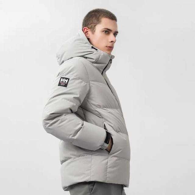 Helly Hansen 海丽汉森新款男士连帽羽绒服外套！官网同步在售，户外休闲都可驾驭！客供超轻羽绒专用科技防风防水面料，内里90%鹅绒填充，轻盈蓬松，舒服保