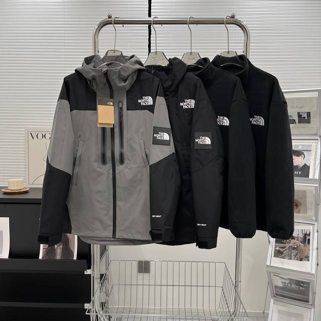 The North Face 北面最美绝绝子三合一 拼色冲锋衣 高工艺刺绣标+ 75D双经双纬银狐绒内胆 男女同款 硬货！高版本！北面三合一NORTH FACE