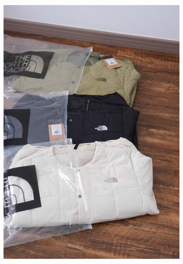 24AW 秋冬新季CAMPER V CARDIGAN TNF三色无领日系内胆式极简棉服外套 外穿或者做羽绒服的夹层内搭都可以 触感柔软、舒适穿着、优良透气性、卓