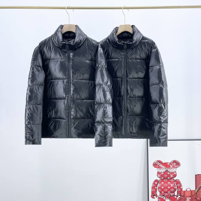 Burberry巴宝莉海外专柜新款重金属亮皮羽绒服 24秋冬巴宝莉经典BT系列重磅新款亮皮羽绒面包服 秋冬单品 这个价格买到绝对是值飞了！情侣款 Burberr