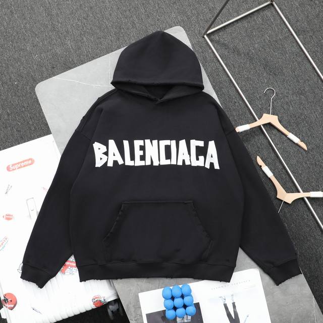 顶级复刻 高端定制 - Balenciaga 巴黎世家 新款经典胶带拉浆手工破坏连帽卫衣帽衫 - 颜色：黑色 - 购入原版开模打造，全套定制辅料，细节决定成败