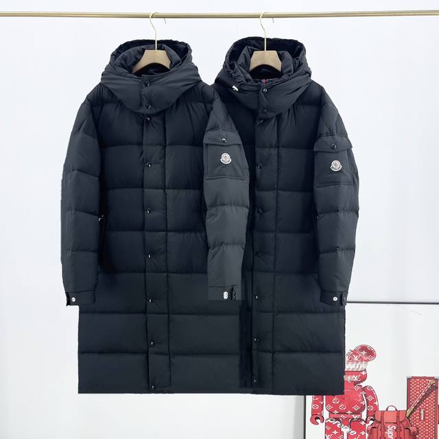 MONCLER 蒙口 24ss冬季男女情侣长款连帽羽绒服！ 五星推荐！年货必入！ 尾单流出，24年秋冬新款，重磅级臻品！让人折服的品质！ 日本单，品质优于其他地