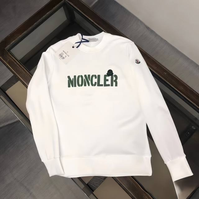 MONCLER 蒙口加绒 银狐绒 秋冬情侣款圆领卫衣 圆领卫衣落肩款，精梳绒不起球，今年最流行面料，专柜主打款！ 整体衣服干净整洁，没有过多的装饰，已足够彰显它