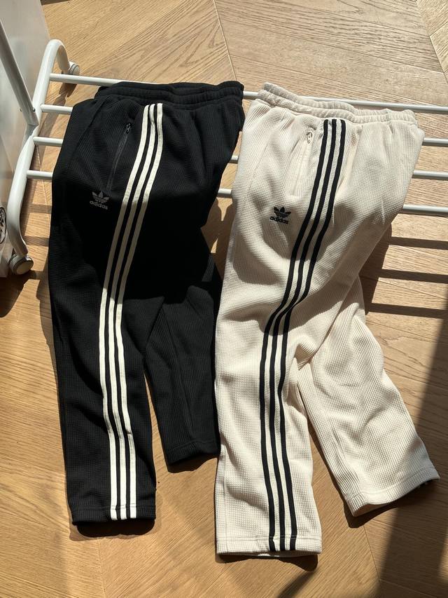 供 裤子 adidas originals 美式复古系列 三叶草Logo刺绣侧边条纹复古运动休闲长裤 顶级双层全棉内里版本 黑色 白色 S~xl 原版350克臻