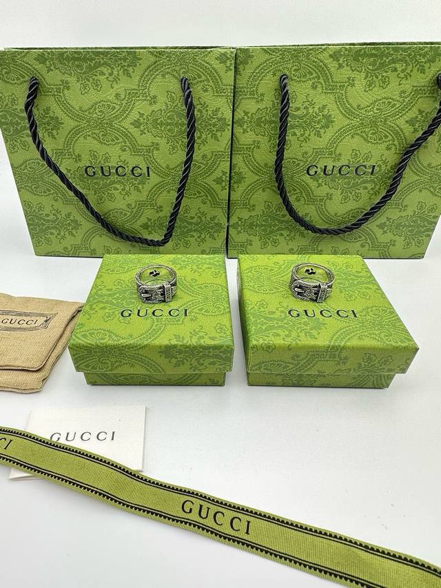 Gucci古驰双G花藤皮带扣戒指 泰银版本 戒指上镌刻品牌标志性图案，虽然只有简简单单的花纹和刻字 但是意义非凡 Blind For Love:一段关系里我们不