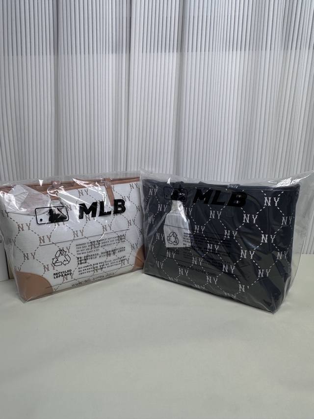 MLB专柜2024新款满版老花大号横版托特包 原单品质独家首发！男女同款 高级感爆棚可手提 可斜挎，适合早春打工人日常 通勤 逛街 约会 逛街背女孩子的包包永远