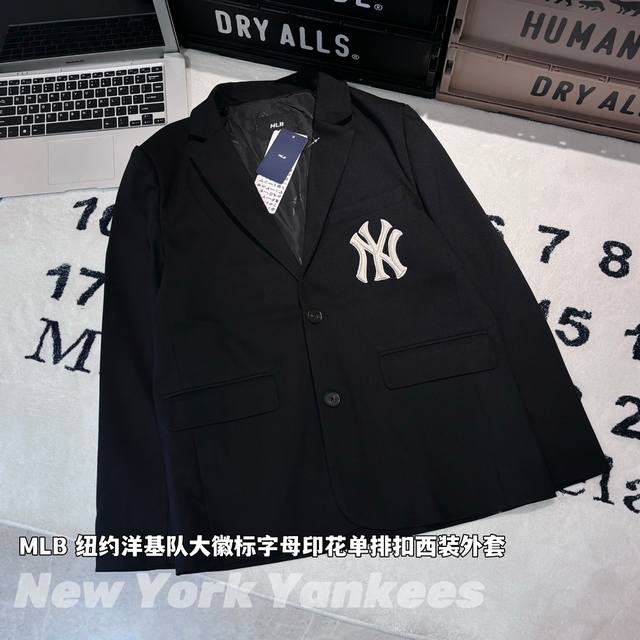 MLB FW23 纽约洋基队 大徽标字母印花单排扣西装外套 周雨彤 李宇春 许佳琪 同款 情侣款 -面料：原版一比一定织定染，同密度克重，含羊毛成分涤纶原版面料