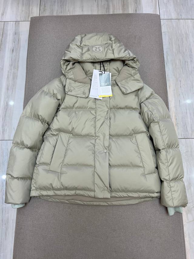 lululemon丨Wunder Puff Jacket lululemon女士五格羽绒服外套 这款温暖的羽绒外套伴你度过寒冬；下摆可调节，按需造型，同时锁住热