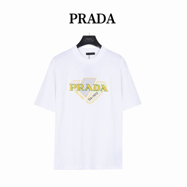 PRADA 普拉达拼色LOGO字母短袖 渠道精品推荐，基础百搭的简约款短袖TEE 春夏最新款，男生女生四季通勤装！一眼可见的高级 贵气 贴身柔软舒适，挺括的面料