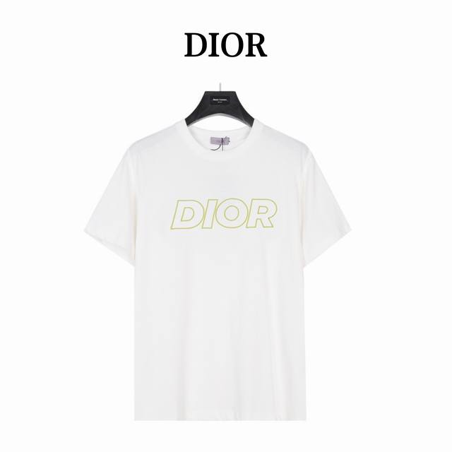 Dior 迪奥 刺绣大字母logo短袖 胸前采用刺绣 logo 立体有质感，面料依旧选用32支双纱260克 上身彰显贵的感觉！超级百搭好看的一款短袖，非市面普通