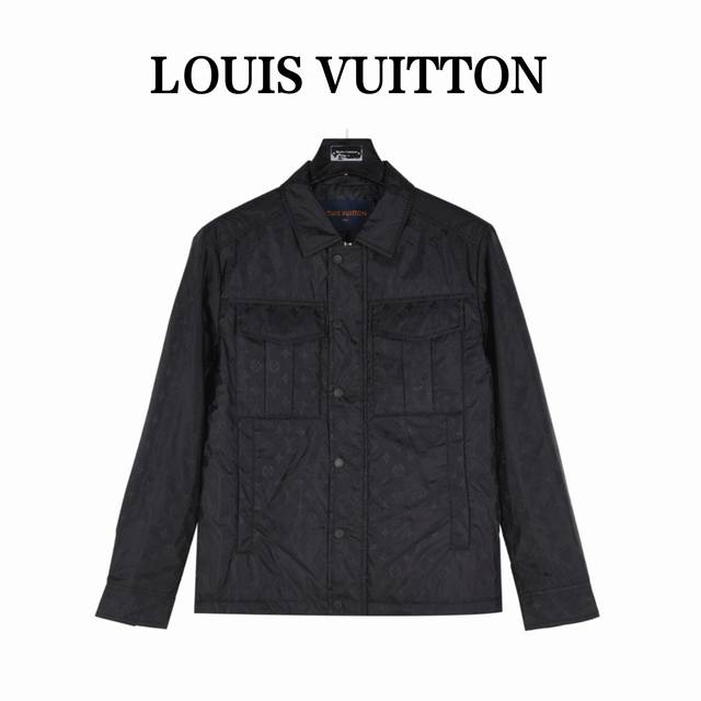 LouisVuitton 路易威登双口袋老花满印薄棉外套 贸易渠道稀出，海外精品限量销售。户外产品的典范，这款夹棉外套兼备温暖且轻盈的特质。 最新款专柜同款首发