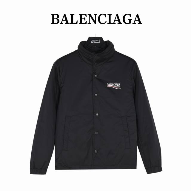 Balenciaga 巴黎世家 经典可乐薄棉连帽外套 贸易渠道稀出，海外精品限量销售。户外产品的典范，这款夹棉外套兼备温暖且轻盈的特质。 最新款专柜同款首发，超