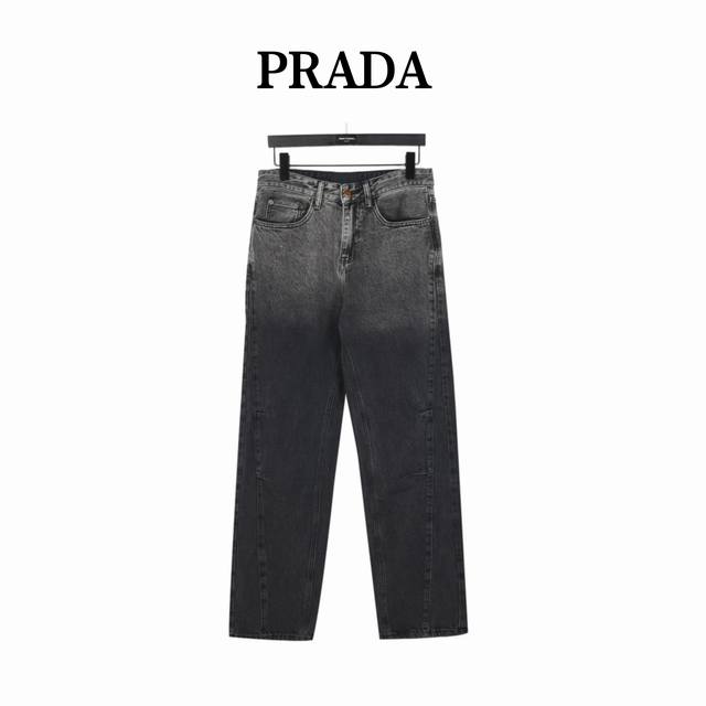 Prada 普拉达后袋三角标解构阔腿牛仔裤 今年为止做的最牛逼的牛仔裤，重度水洗工艺，暗藏玄机的细节非常多，这次主推的裤子无论是版型还是上身都太完美，不如去做2