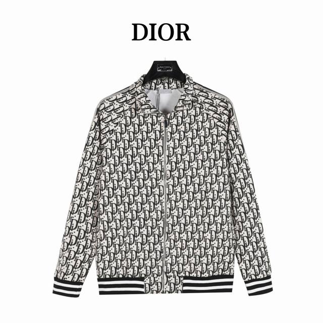 Dior 迪奥 满印提花侧边织带套装外套 米杏色 灵感源自八十年代复古，客供定制的480克提花材质，摸着面料质感肉实，肌里感清晰可见，有净重感，全身极致简约设计