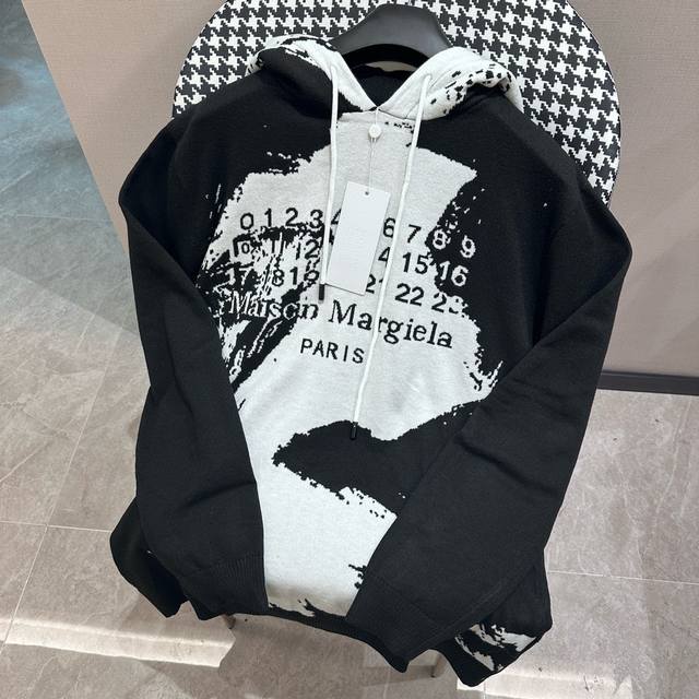 Margiela马吉拉 Maison Margiela MM6 马吉拉爆款连帽衫泼墨涂漆效果数字LOGO连帽卫衣情侣帽衫 重磅精梳棉 质感极佳且分量感十足 进口