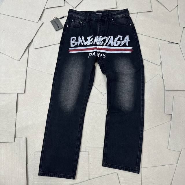 款号：ys58 可乐印花 巴黎世家 & BALENCIAGA 经典新款双Blogo牛仔裤 最新品，原单狠货，水洗休闲牛仔裤，进口原版水洗弹力面料，舒适有弹性，原