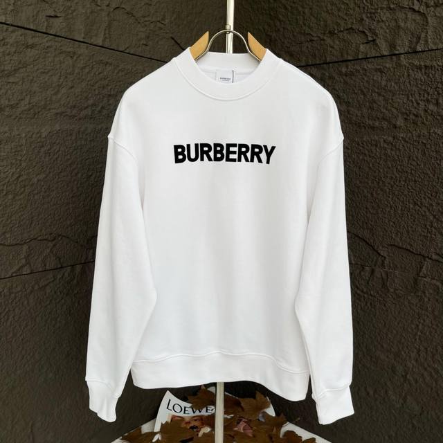 高品质 BURBERRY 植绒印花工艺 大牌感十足！高端大气完美演绎，经典圆领卫衣宽松版型不挑人 面料采用420克纯棉面料，保证舒适性同时透气的同时又不透底！面