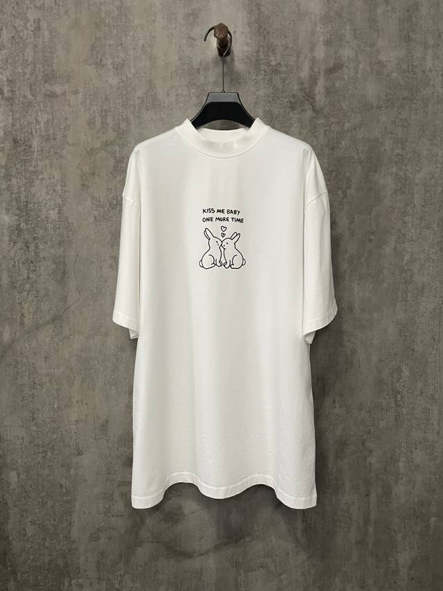 Vetements 维特蒙 24ss 卡通兔子趣味印花图案短袖T恤 面料采用巴黎zp定织定染全棉双纱 克重260克 布面干净 布纹清晰，柔软舒适 螺纹釆用定染无