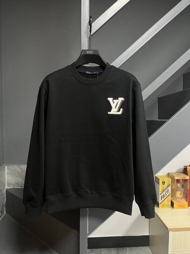 新款上新 路易威登 LV Louis Vuitton 路易威登 经典logo贴皮绣 Logo标识精致升级，灵感源自八十年代复古 原版面料 官方同款 圆领卫衣 同