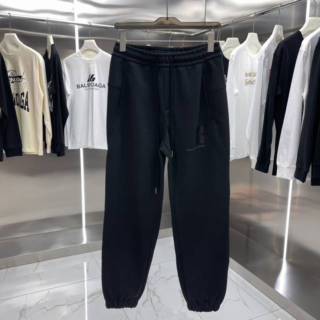 DW AlexanderWang亚历山大王 重工工艺高版本 螺纹裤型 面料采用400克双面新疆长绒棉 工艺复杂介绍：定制硅胶印花logo 前片后面冚车拼接工艺