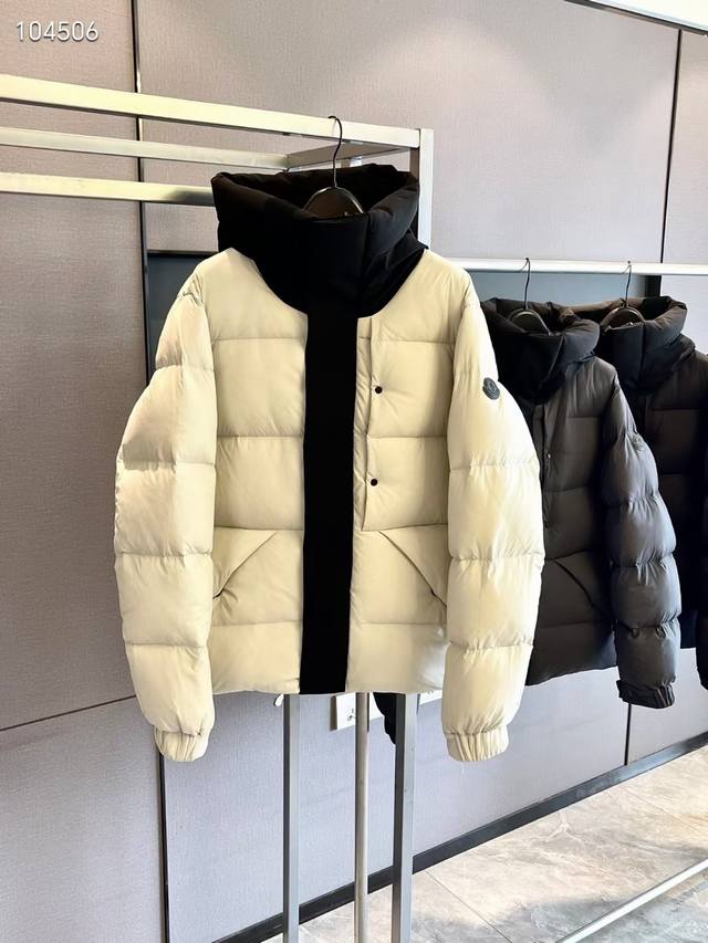 Moncler FW22蒙口黑武士欧洲站徽标刺绣连帽羽绒服 今年秋冬的巨大黑马 持续热度飙升 官网售价14058+ 售罄版 600+蓬松度 国标RDS认证90%