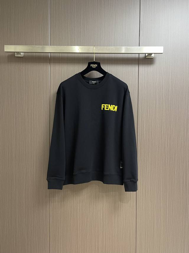 FENDI 2024SS秋冬圆领卫衣，字母标识田岛刺绣，over size大版型，细节到位，面料定织定染，采用400克双股双纱毛圈全棉面料，经过洗水处理，手感更