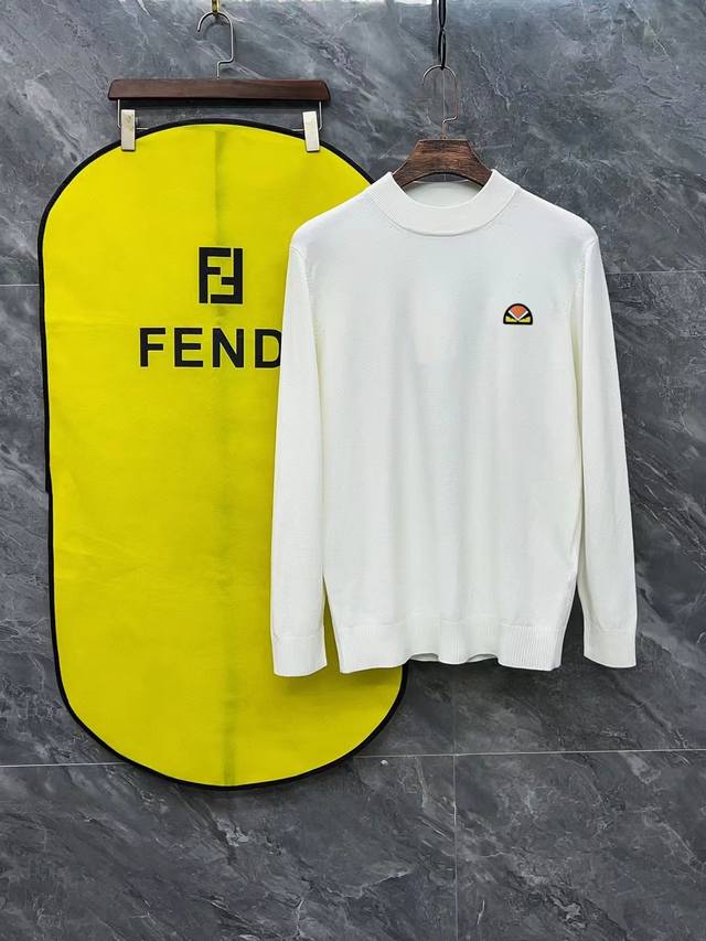 Fendi 芬迪3标齐全 官网同款精美硅胶LOGO半高领毛衣 精品羊毛混纺毛衫 男女款高端定制臻品系列 隶属品牌高端主线 专利顶级纱线混纺 以创新来阐释常规款式