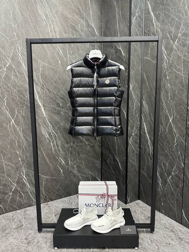 仅换码！高端产品默认配礼盒］ 羽绒马甲Moncler Ghany女士轻薄羽绒马甲 Ghany女士羽绒马甲是经典的Moncler设计单品，采用nylon laqu