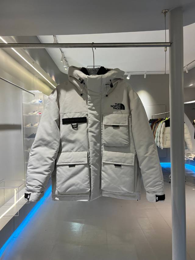 白色 原版品质 The North Face TNF 北面 多口袋工装连帽羽绒服 可主推！长期有货，不断货！ 尺码：XS S M L XL XXL 颜色：黑色