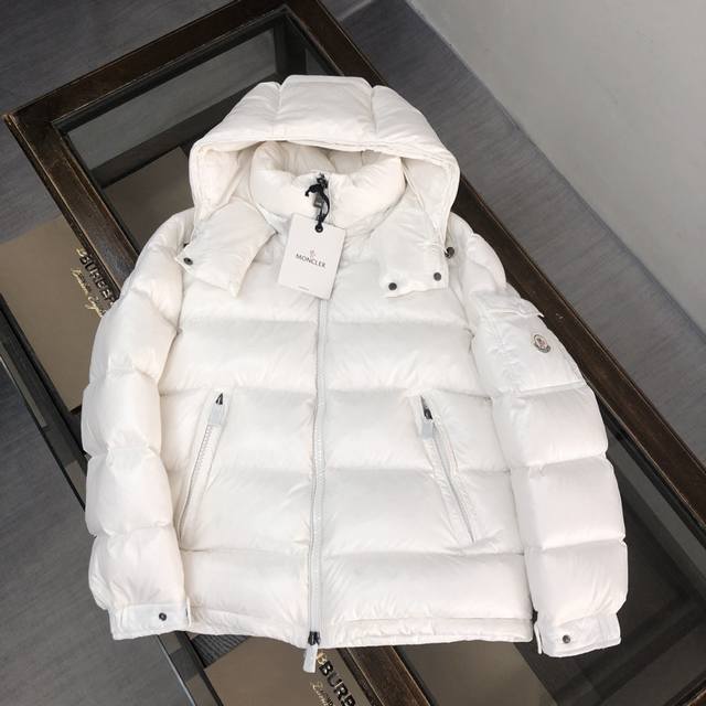 MONCLER 蒙口男士经典玛雅MAYA 加绒加厚升级版 羽绒服，全部是90绒做的， MON家每年必出单品，N多明星有过同款出街，修身，肩部立体剪裁，袖臂的翻盖