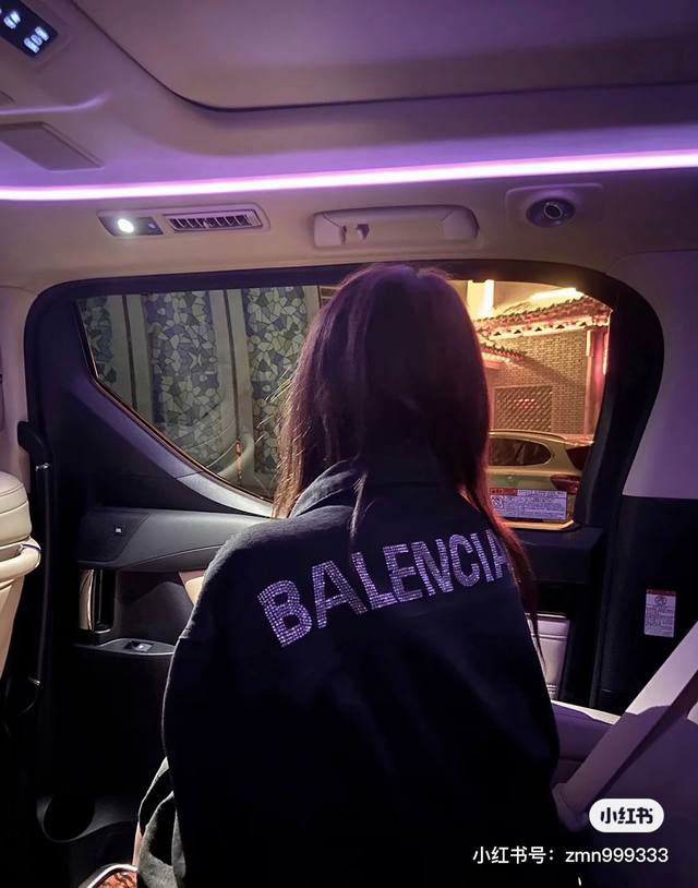 正版水洗颜色 拒绝市场低端面料BALENCIAGA X Swarovski 巴黎世家烫钻情侣款牛仔夹克外套 A爆了 经典基础款 万年不过时 正确定位弧度水钻 高