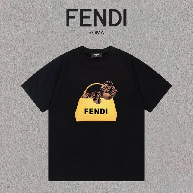 Fendi 芬迪 泰迪熊印花logo字母百搭圆领短袖T恤男女同款 吊牌 领标 水洗唛 三标齐全 定织定染280克精梳棉面料 尺码：S-XXL 颜色：黑色，白色