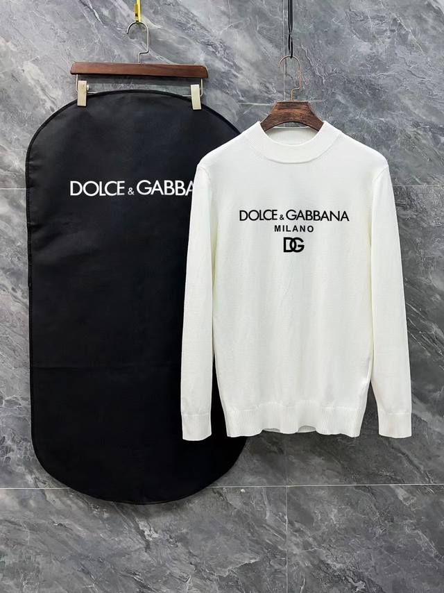 D&G 杜嘉班纳3标齐全 经典印花半高领毛衣 精品羊毛混纺毛衫 男女款高端定制臻品系列 隶属品牌高端主线 专利顶级纱线混纺 以创新来阐释常规款式 面料的配置更是