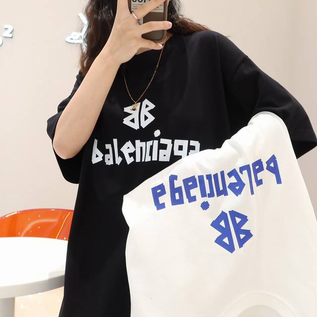 特价 白色S M XL 黑色S Q44 Balenciaga 巴黎世家2024限定款立体LOGO字母休闲短袖T恤。采用280G双纱棉面料 立体印花+进口螺纹+全