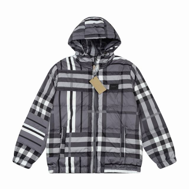 巴宝莉BURBERRY 2024秋冬新款连帽羽绒服 格子经典老花logo。原版1:1订制五金配件全进口原版定制 欢迎专柜对比 绝对的高品质 采用顶级90白鸭绒