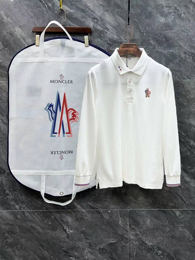 MONCLER 蒙口 24SS春季官网立体徽标翻领长袖 D Polo衫。 简约而不失精炼风范的T恤.缔造现代优雅造型的最佳单品.渠道精品 客供 D Piquet