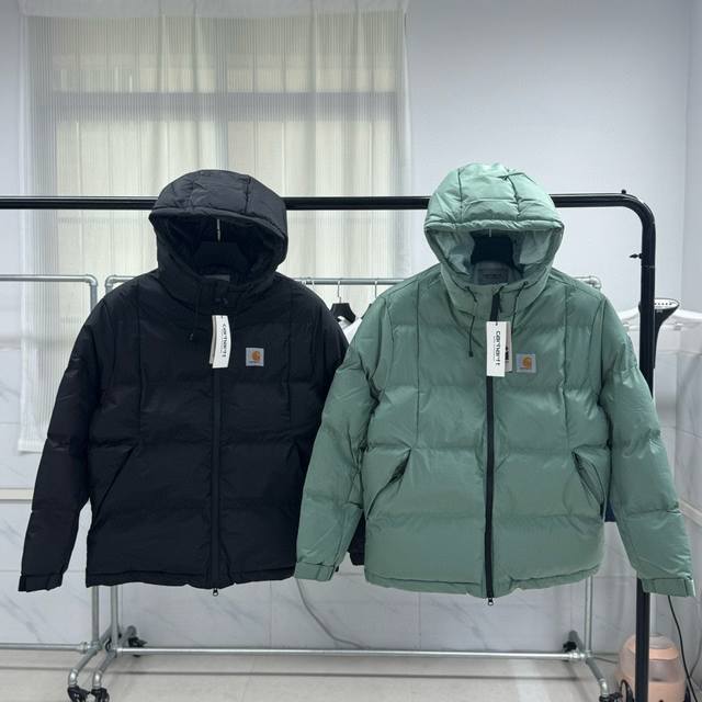 8088 白底拍摄中 Carhartt FW23 WIP经典LOGO卡哈特连帽羽绒服情侣款 外层采用东丽600D尼龙格防撕裂面料 表面持久防水出色的抗风性。出色