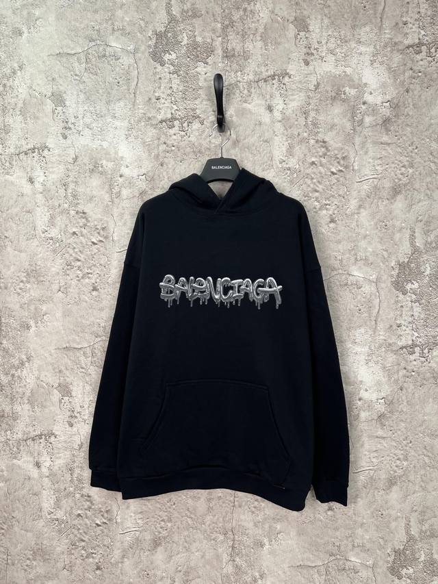 巴黎世家 Balenciaga 22SS 果冻字母图案连体帽卫衣 黑色 男女同款 尺码表：XS. S. M. L 印花：印花材料采用安全环保无毒婴儿认证的材料；