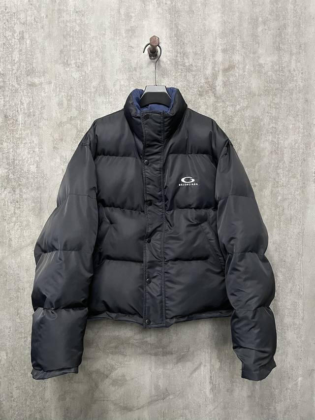 Balenciaga 巴黎世家 24秋冬新品 别针刺绣双面穿棉服外套 一衣二穿 秋冬新款满立体茧型面包 简单百搭双logo刺绣双面拉链连帽羽绒填充 正反最新lo