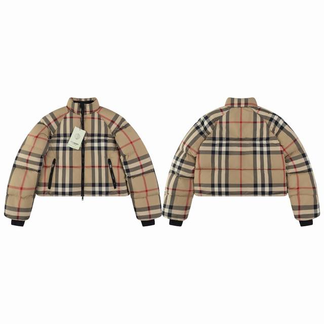 款号C385 Burberry 巴宝莉经典格纹短款羽绒服 御寒必备单品 短款羽绒外套 Burberry 格纹羽绒服手感超级好，保暖又轻便，填充丰盈的鹅绒，饰以大