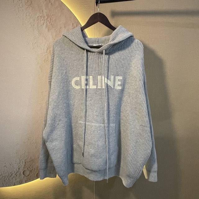 Celine* 赛琳24Fw字母贴布针织连帽毛衣 版型非常宽松 水洗后蓬松亲肤柔软 采用进口斯托尔织造 纹理清晰 正7针双元宝针法 前胸进口加厚毛毡布激光裁剪